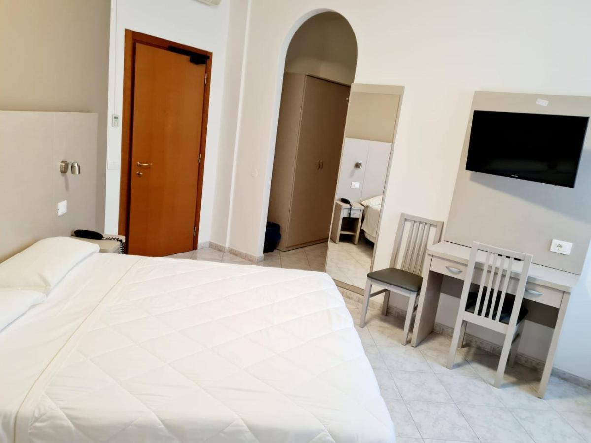 Hotel San Marco Pesaro Bagian luar foto