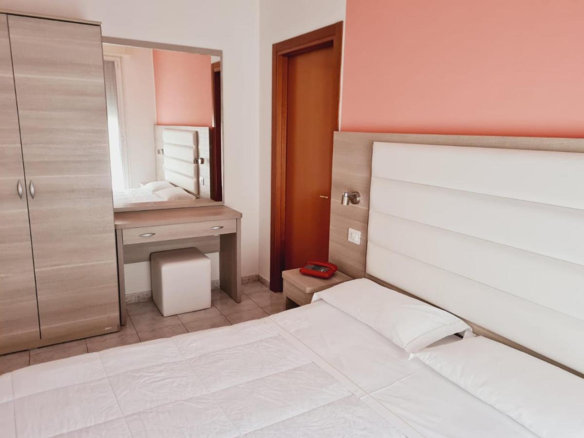 Hotel San Marco Pesaro Bagian luar foto