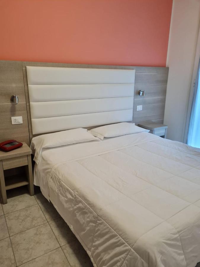 Hotel San Marco Pesaro Bagian luar foto
