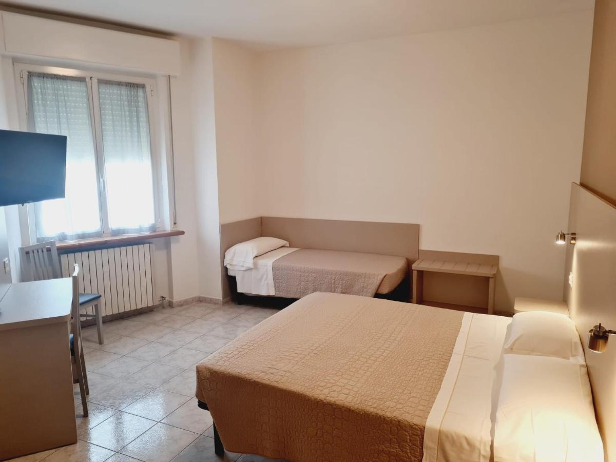 Hotel San Marco Pesaro Bagian luar foto