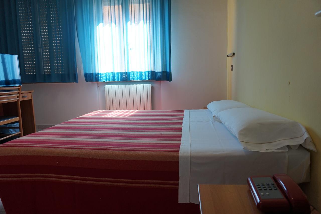 Hotel San Marco Pesaro Bagian luar foto