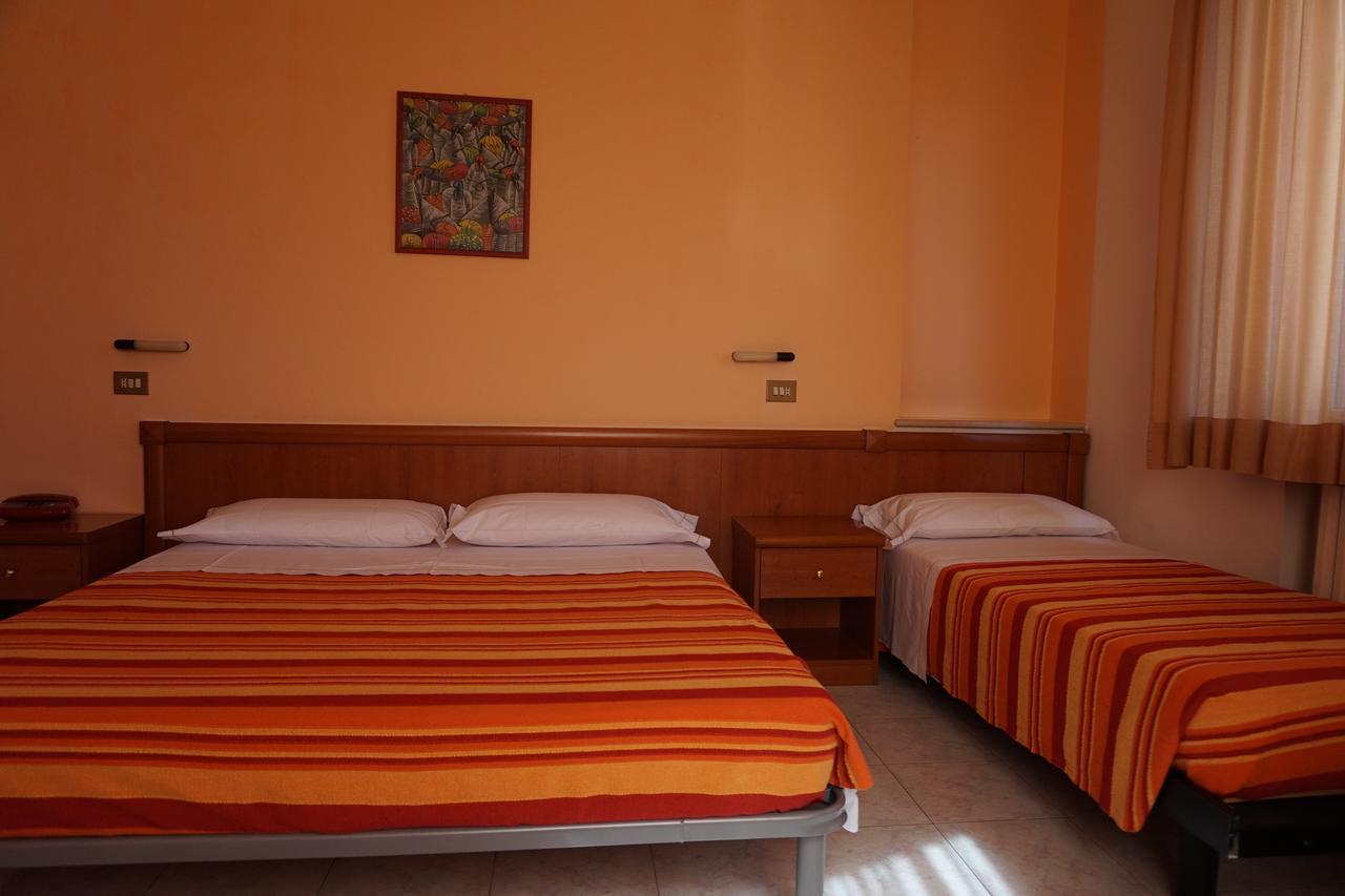 Hotel San Marco Pesaro Bagian luar foto