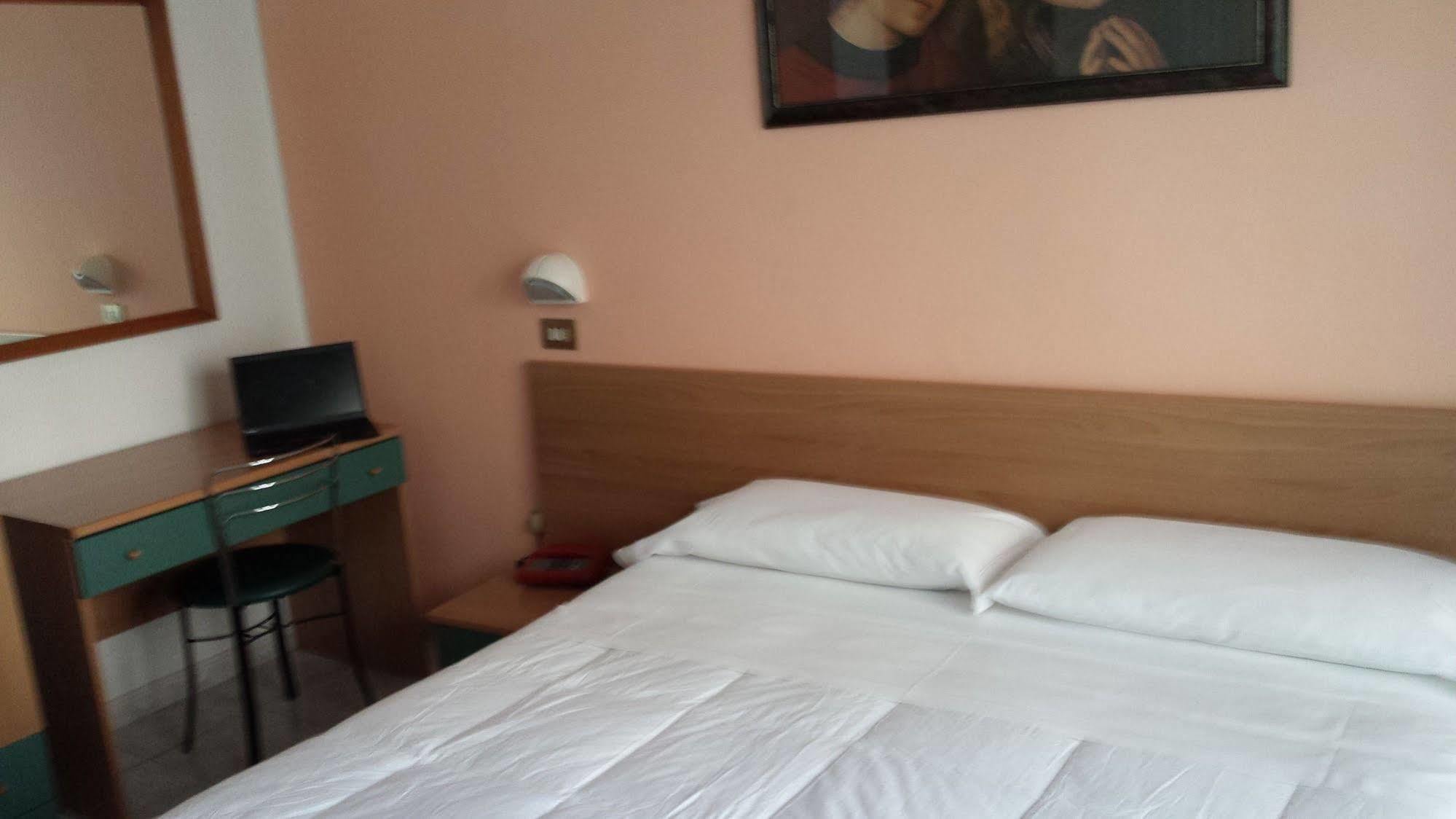 Hotel San Marco Pesaro Bagian luar foto